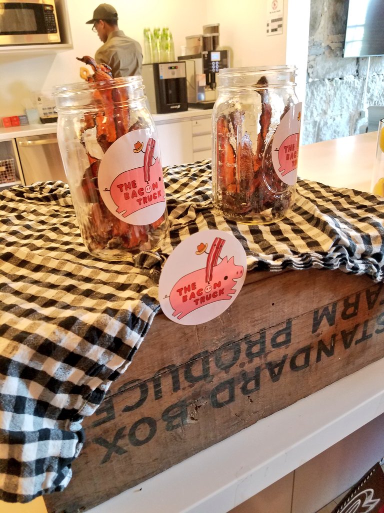 trishofthetrade's tweet image. Here at #CreativeMornings #Boston! This month's theme is #CMintention, and the @Boston_CM speaker is @erinpearson! #alwaysbelearning