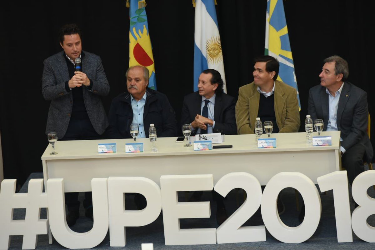 gzinny's tweet photo. Con Daniel Herrero, los ministros @dante_sica y @TizadoJavier y el intendente Alejandro Granados, participé del Encuentro sobre producción, educación, innovación y empleo en @Univ_Ezeiza. Una iniciativa conjunta para fomentar el vínculo del mundo socioproductivo con la educación. https://t.co/k2DnToMSzi