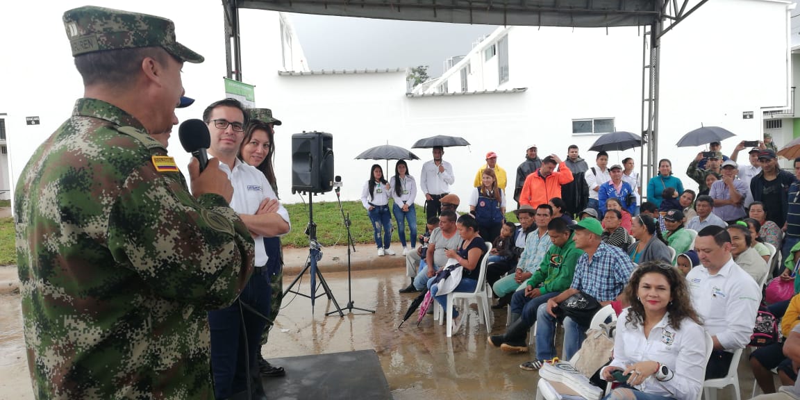 Minvivienda's tweet image. Por mal clima en #Mocoa queda suspendido el evento programado en la Urbanización Los Sauces. Sin embargo, se cumple con la promesa de empezar paulatinamente las entregas de las 200 #CasasGratis. #CambiamosVidas #AsiAvanzaMocoa