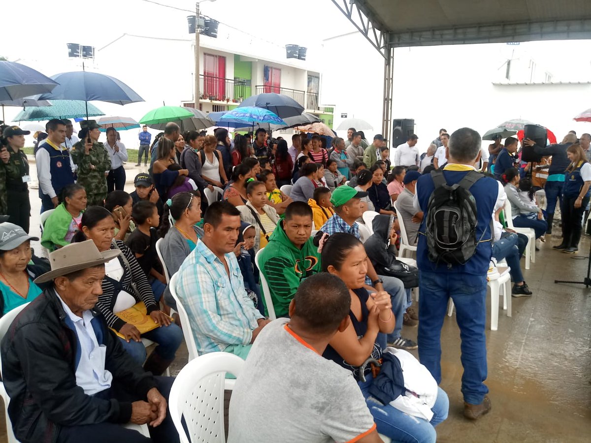 Minvivienda's tweet image. Por mal clima en #Mocoa queda suspendido el evento programado en la Urbanización Los Sauces. Sin embargo, se cumple con la promesa de empezar paulatinamente las entregas de las 200 #CasasGratis. #CambiamosVidas #AsiAvanzaMocoa