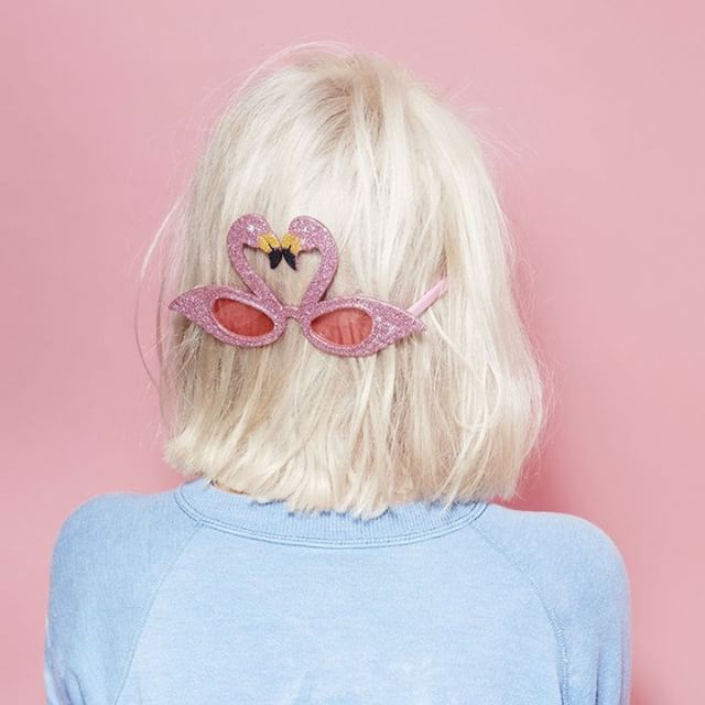 Sendomatic's tweet photo. A girl can't have too many party glasses. What's your favorite party accessory?! PC: @shopbando
#sunglasses #flamingos #livefolk #liveauthentic #pursuepretty #thatsdarling #peoplescreatives #flashesofdelight #thehappynow #livethelittlethings #sendomatic #TGIF #pink https://t.co/R37BSTa1Pd