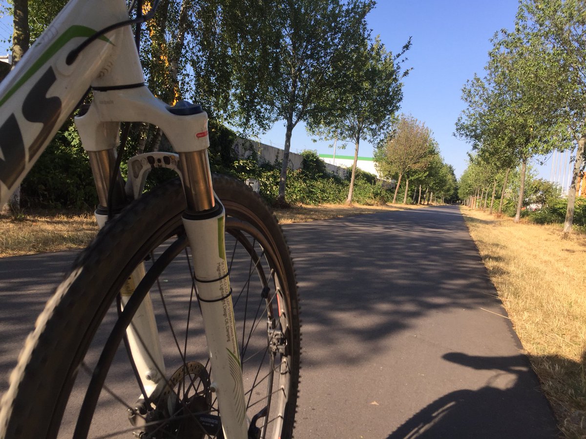 awdesign74's tweet photo. #Radtrasse und in der Stadt wie ausgestorben, man sieht noch weniger Leute als zur Mittagszeit in #Spanien 😀☀️#Fahrrad #Fahrradalltag #hitze #Ruhrpott #Ruhrgebiet https://t.co/pwWSYYOczL