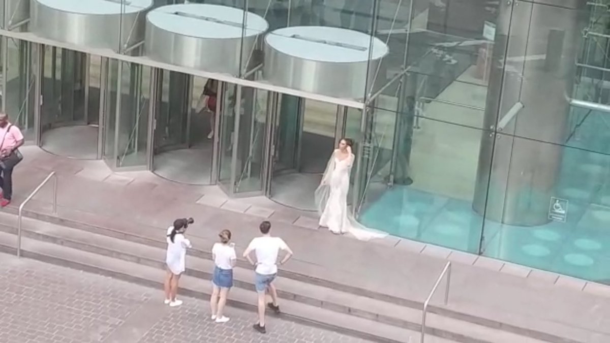 ccurtil's tweet image. Où faire vos plus belles photos de mariage ? Devant les tours @SocieteGenerale ! #becausewelovesg - Photo ⁦@issactivated⁩