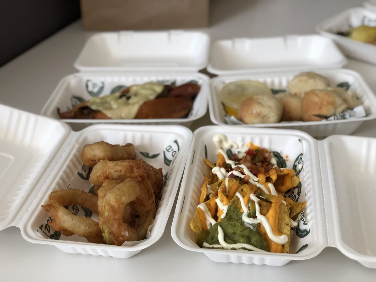 MirrorWebDev's tweet image. Fridays mean @dogsndough day! Gotta love a good team lunch 🍴