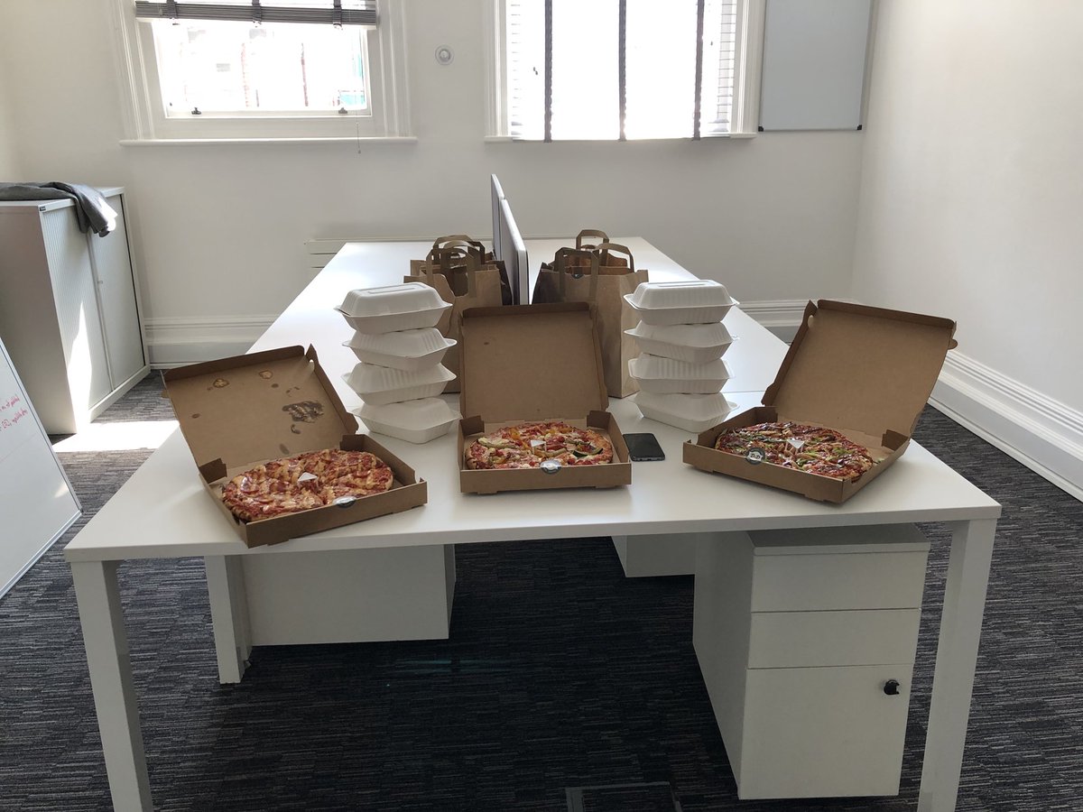 MirrorWebDev's tweet image. Fridays mean @dogsndough day! Gotta love a good team lunch 🍴