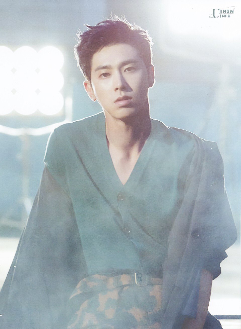 U Know Info Scan Do Not Re Edit Road 封面 内页高清扫图part 7 宽厚的肩膀与结实的胸膛 精炼的小臂与修长的双腿 散发着野性的男人魅力