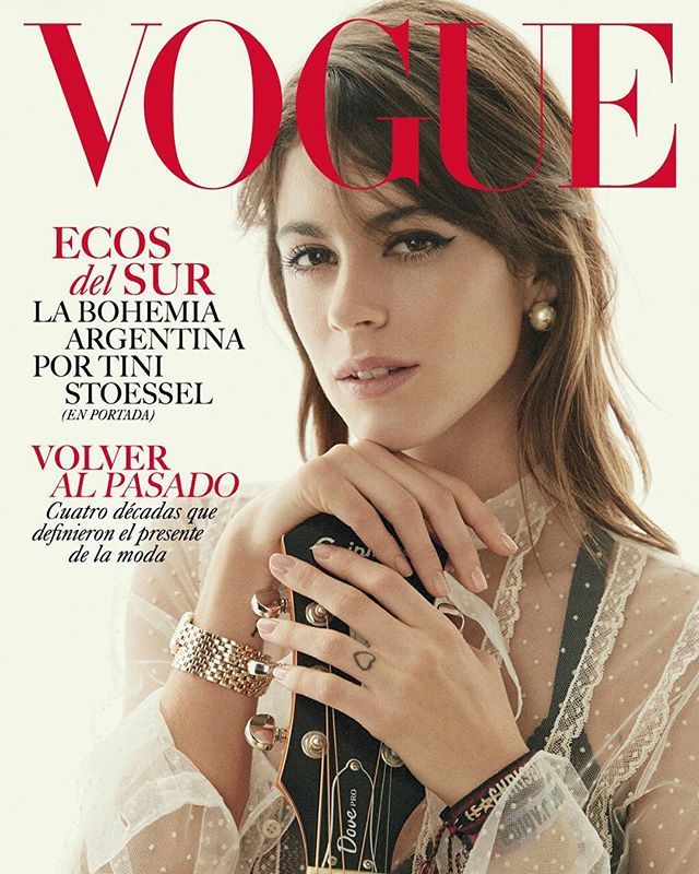 TiniStoessel's tweet photo. Que feliz me hace compartir esta tapa de revista con ustedes! Gracias @voguemexico por esta oportunidad tan increíble ❤️ no puedo estar mas emocionada❤️ espero que la disfruten muchísimo! Este agosto disponible para toda Latinoamérica 🌻
It makes … https://t.co/kRlFUYVzYZ https://t.co/DFUJbkK185