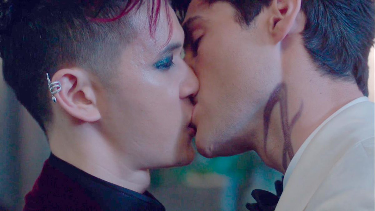 toshiki_chan's tweet photo. I can't breathe 
I love them so much 💕
I need them so much  💗
I miss them so much  💔

#SaveShadowhunters #SaveTheShadowWorld https://t.co/sjFPyZBcJG