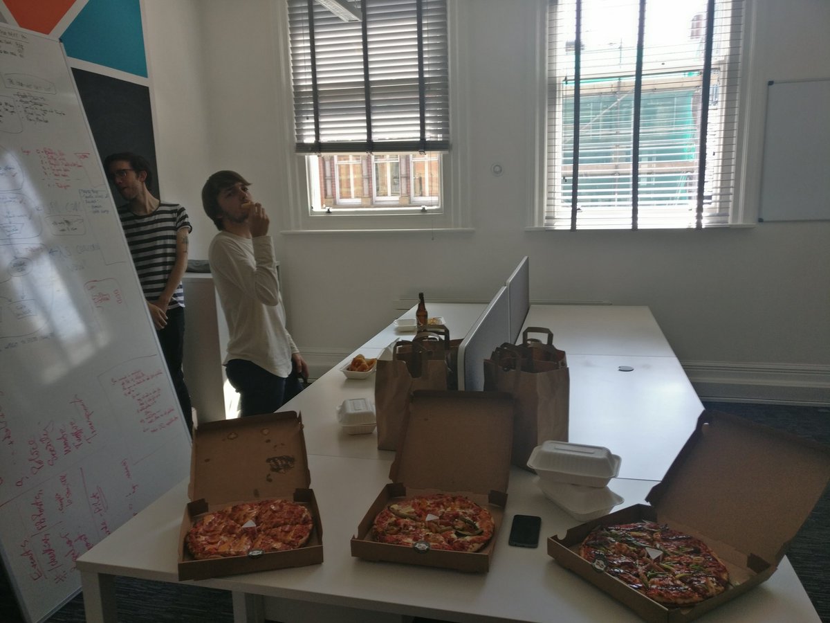 Leeeeebs's tweet image. @MirrorWebDev team lunch from @dogsndough 😊 My bacon fries are incredible! A+++