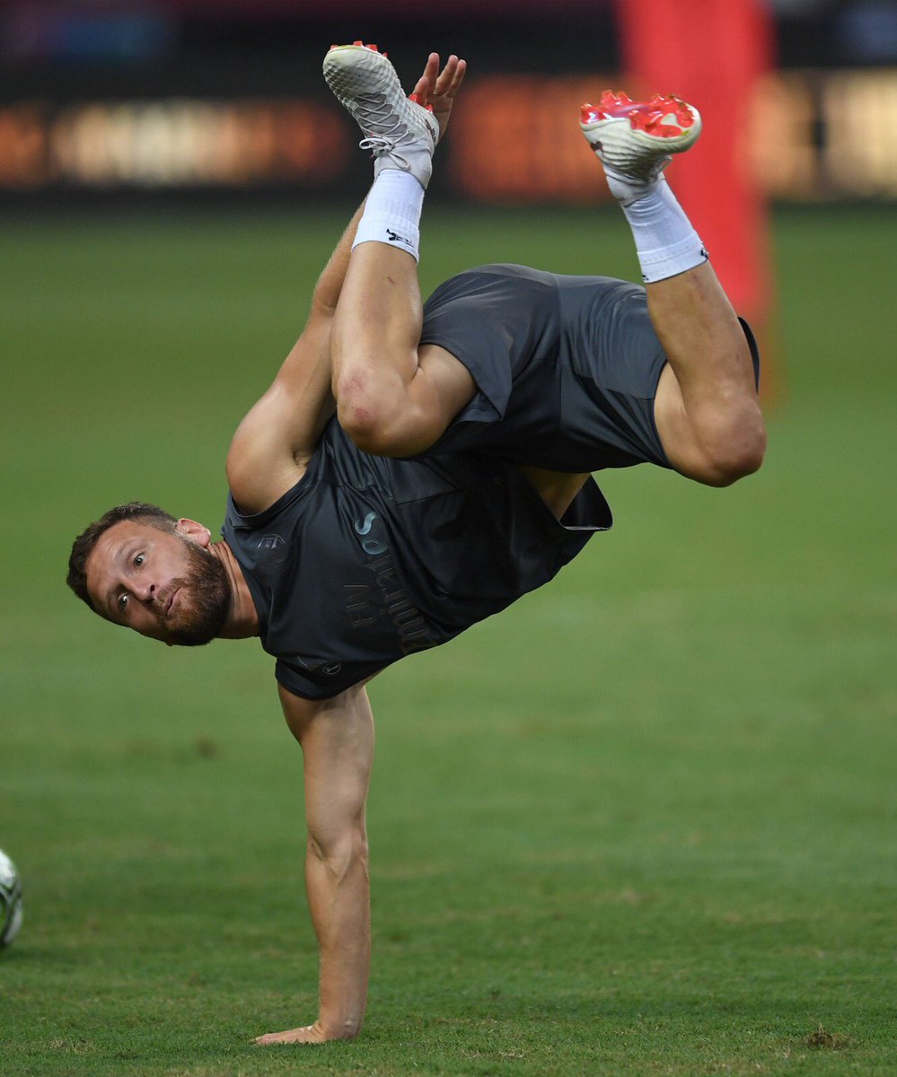 MustafiOfficial's tweet image. 🔙🔛🔝 When you know the new @arsenal players have to sing at dinner 😂💯 #tradition #AFCTour2018 #COYG #sm20