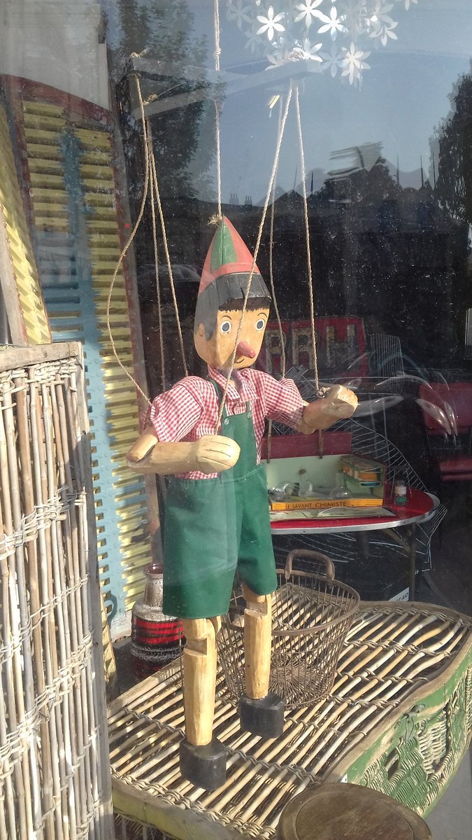 ShowtimeRetro's tweet image. #Vintage life size #Pinocchio #puppet just in! Pos old shop display. Heavy! 49" (124cms) H to cross bars, 59" to loop. Open. Opp. Sea Bathing Hospital #Westbrook #Margate #Cliftonville #Thanet #retro #marionette #theatre #Collodi