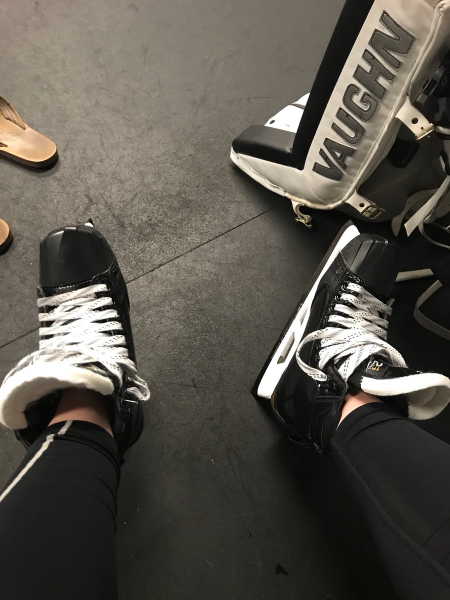 _thedailysass's tweet photo. First rip with the @BauerHockey #2spro skates was a success! Super light and already broken in. Thanks @coachdecastro for some early morning Reverse VH work👌🏻🥅🥅🥅 #nwhl #riveters #bauer2spro #fridaymorningskate #riseandgrind #staysassy https://t.co/deGvvKH5Bb