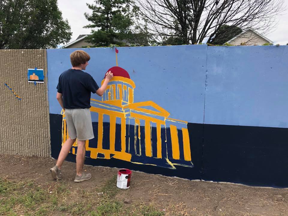 Springfield_IL's tweet photo. Have you seen the amazing work the @SpringfieldArt students, staff &amp; volunteers are doing on Clear Lake Avenue? It commemorates Springfield and the State's history in honor of @Illinois200. #IllinoisProud https://t.co/lhUogkOtXV
