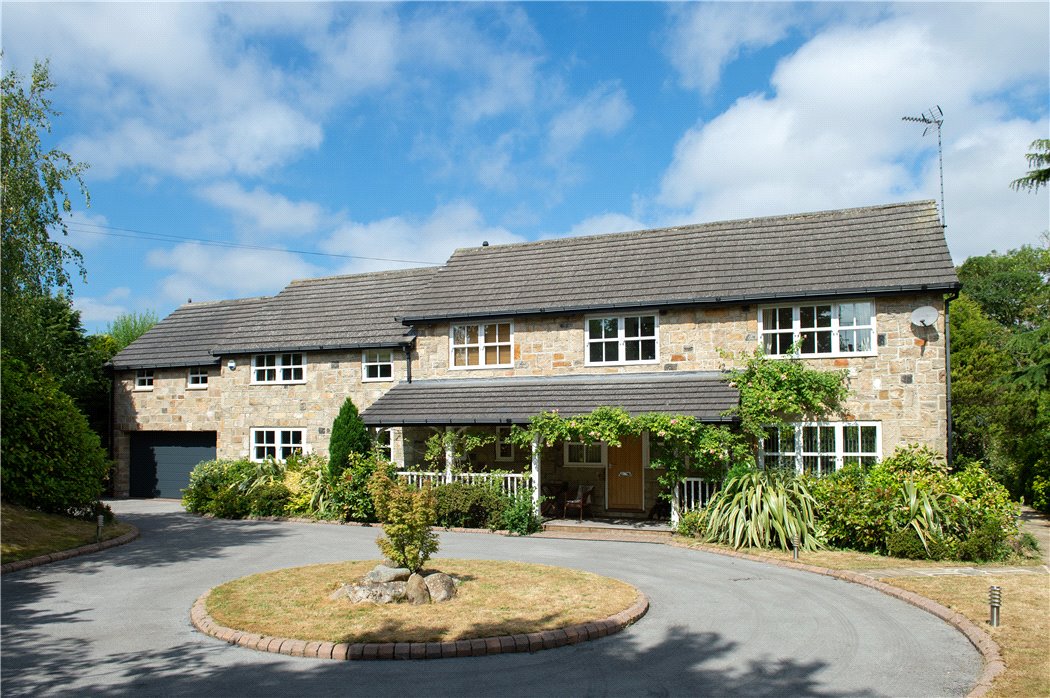The Waterside is an #exceptional detached #family home built circa 1950’s, set in extensive and picturesque #private grounds. goo.gl/Q6wu3B