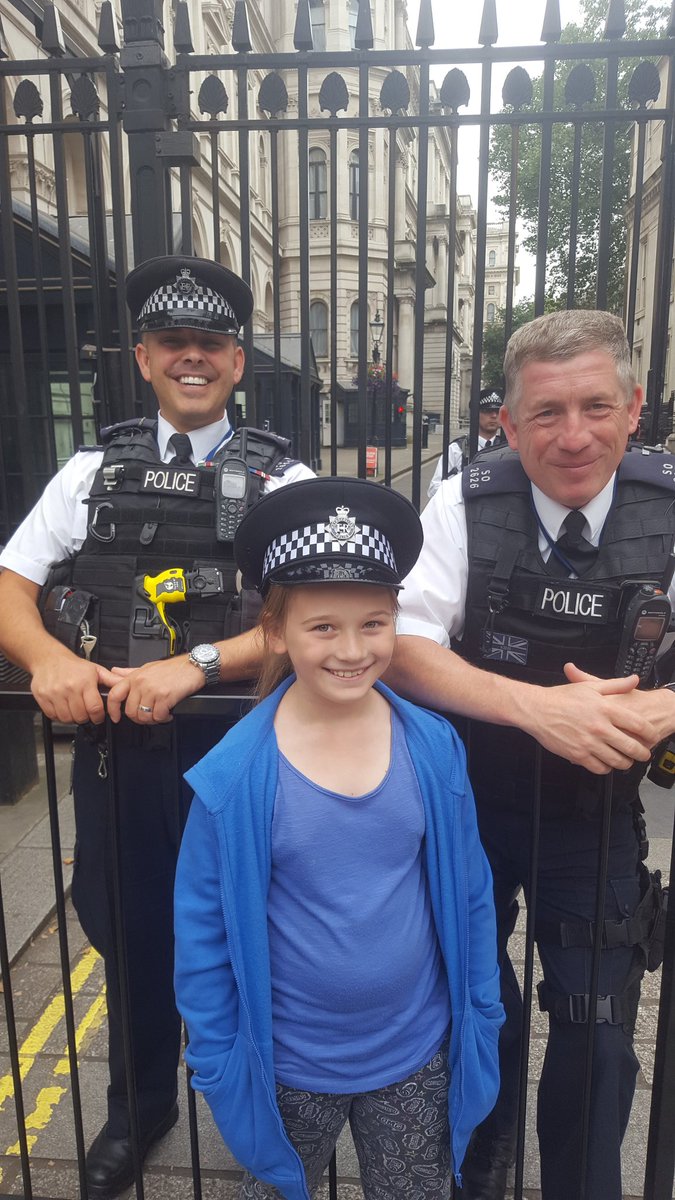 MarkButch3's tweet photo. Metropolitan police force rubys birthday come on give her a happy birthday .. keep london safe https://t.co/kbxukEk5Pz