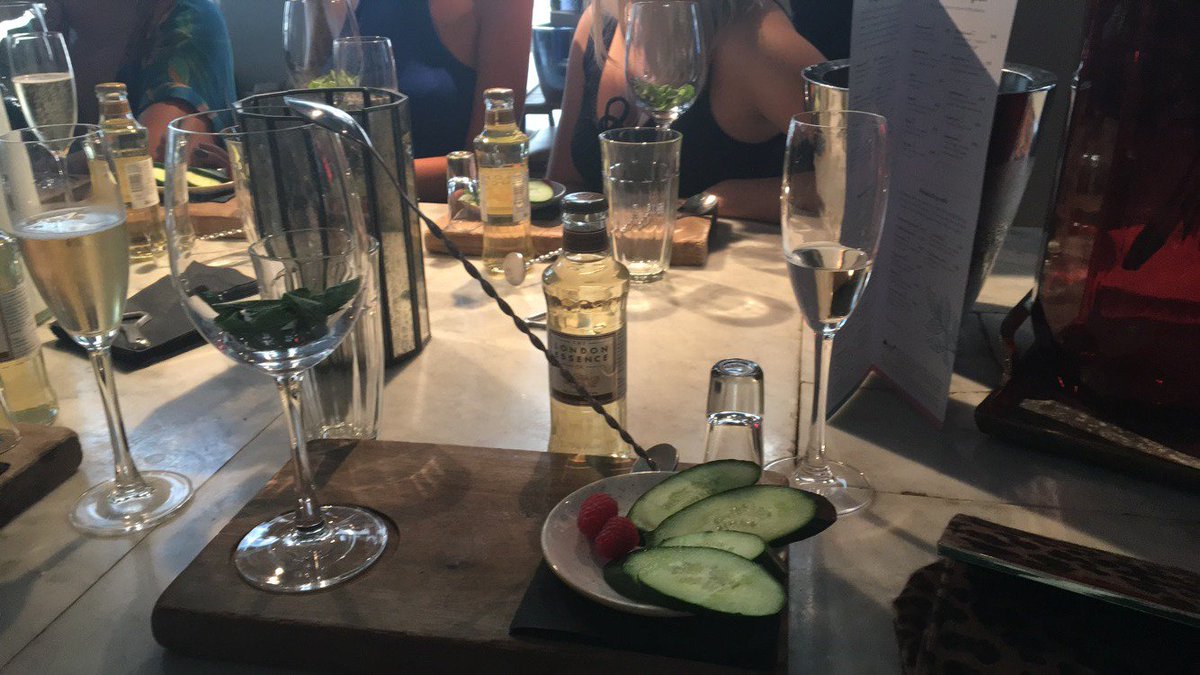 AccelerateUWLtd's tweet photo. Had a great ladies night with some of our brokers making cocktails at The Anthologist!!! https://t.co/1pcUi5Vw1a
