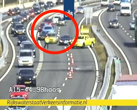 Duur begin van 't weekend op de #A15 bij Spijkenisse: deze mensen negeerden rode kruizen en mogen nu 230 euro afrekenen #boeteparade