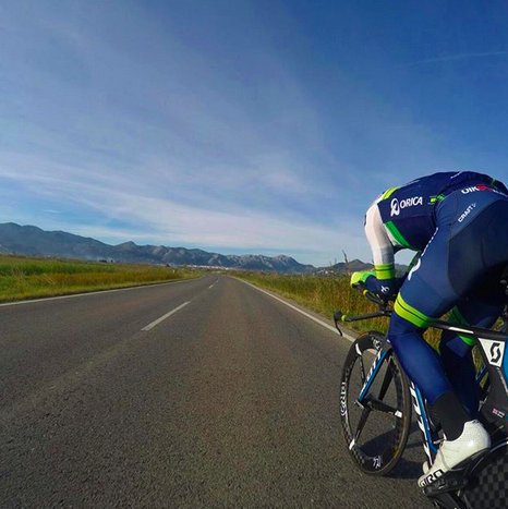 EatRaceWin's tweet image. #EatRaceWin premieres today on @PrimeVideo! @bikeworldnews

Chef #HannahGrant, the Queen of Performance #Cooking, gives a #BTS look into what it takes to win at @LeTour. 💪

MORE: bikeworldnews.com/2018/06/28/eat…

📸 @SimonYatess @dailystews  @PrimeVideo  #docuseries  #tourdefrance