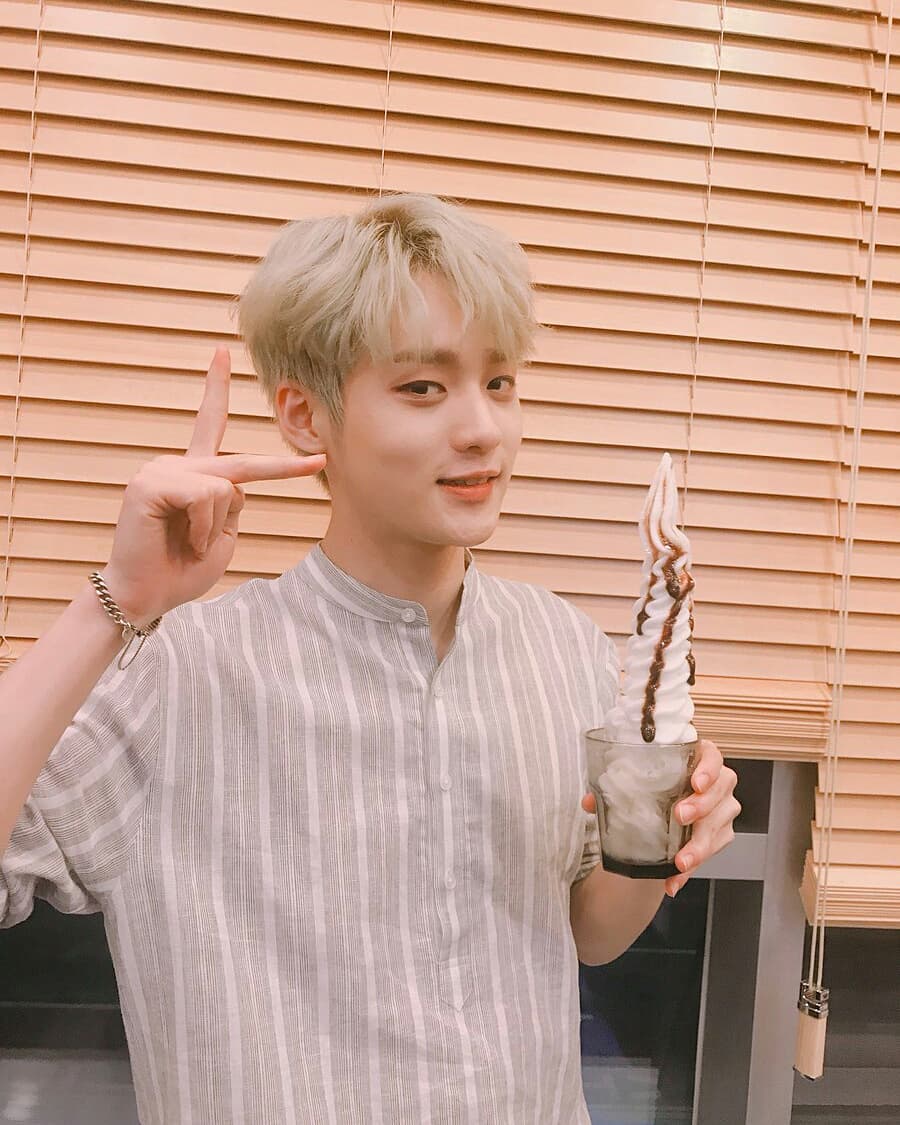 brziu's tweet photo. [#OFF] Acredito que todos os fandoms de kpop deve apoiar em casos como esses. Mais um idol se foi nesse ramo da indústria coreana. Precisamos apoiar os fãs de Spectrum e deixar mensagem calorosas e paz nesse momento. Descanse em Paz Dongyoon 🌟
#RIPDongyoon #SPECTRUM https://t.co/EKqssZhggx