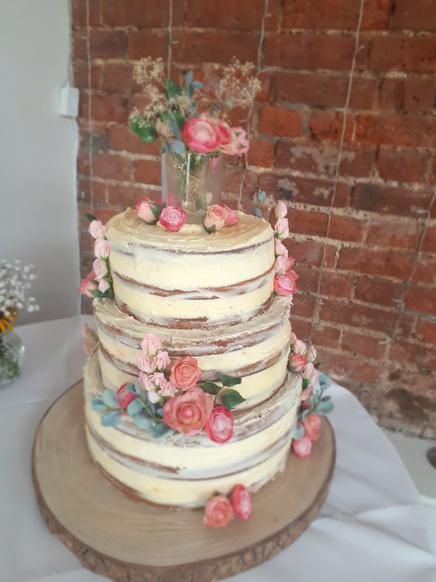 jtbakey's tweet photo. It's wedding season and we have been busy baking away! Here are some of Maddy's recent creations :) #weddingcake #norwich #norwichmarket #norwichfood https://t.co/WauUaIQnkk