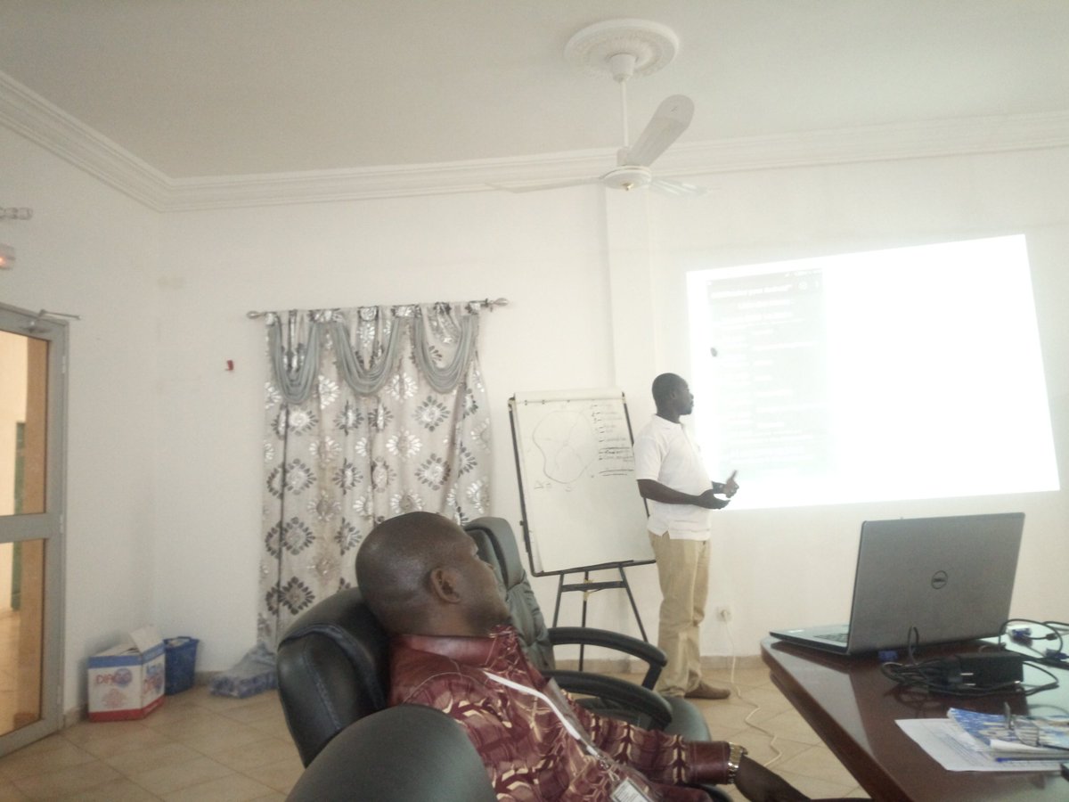 laboGeomatique's tweet photo. La formation continue sur l'utilisation des outils de #collecte de données.#osmtracker #osmAnd. Siège de @ONG_Amedd à #koutiala @OSM_Mali projet #EvironnementetEnergie #Luxdev, #Mali https://t.co/Ef1ortPgw6