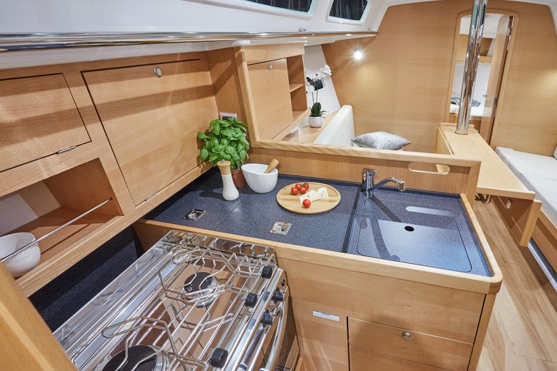 JeanneauAmerica's tweet photo. Climb down below the Sun Odyssey 319. She is extremely bright with 2 enclosed cabins, well appointed galley, single head with shower, nav station,and large salon. Able to comfortably sleep 6, the Sun Odyssey 319 is perfect for a weekend getaway. #GettoKnowJeanneau #SunOdyssey319 https://t.co/Gvtvpp4PWm