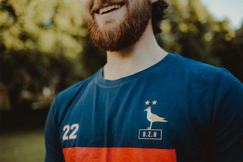 france3Bretagne's tweet photo. Les #Bleus : le #maillot “deux étoiles” version bretonne, ne pourra plus être vendu #coupedumonde
https://t.co/eHTs2nX9Tt https://t.co/17B3vo5pDR