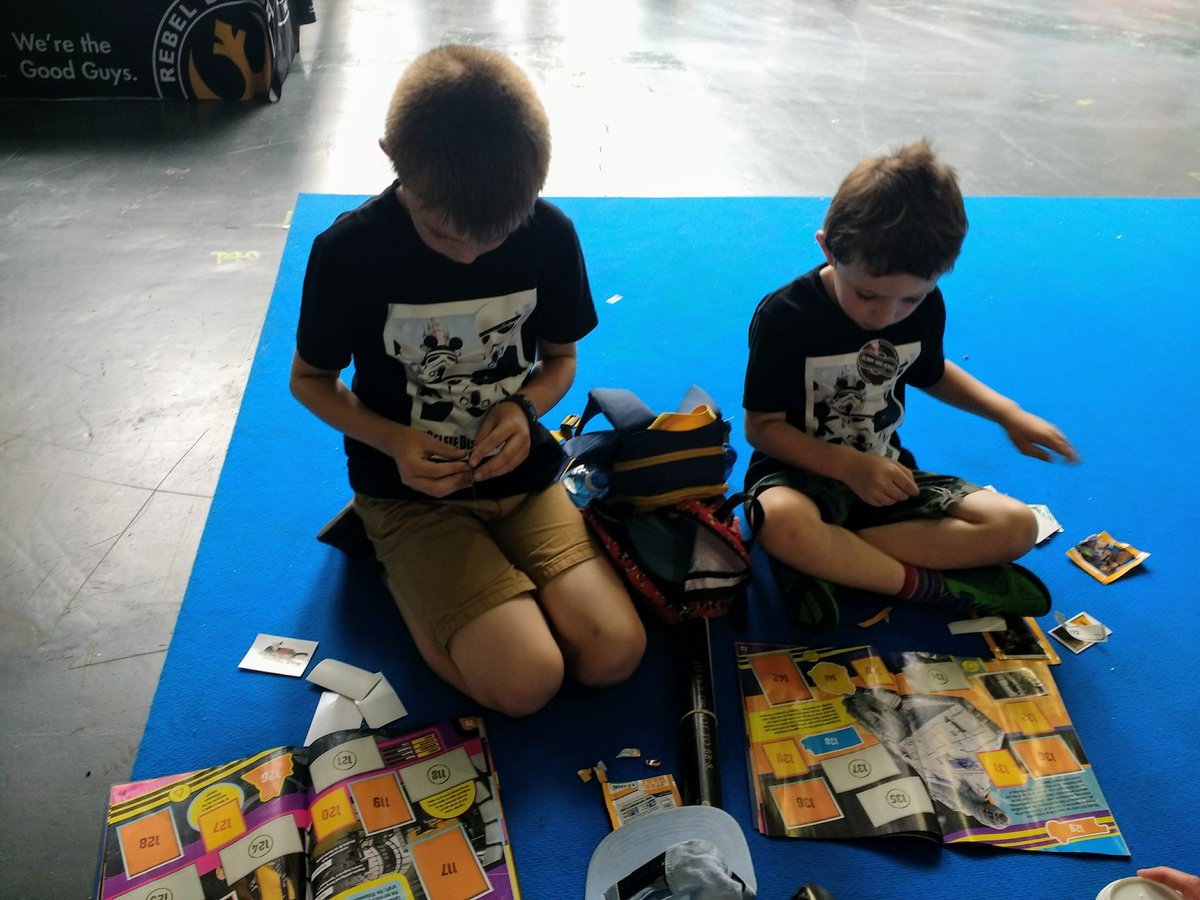 TheTrueMC's tweet photo. Sticker frenzy! #LFCC2018 #solostickers @MyTopps https://t.co/WrL2k4Tr4v