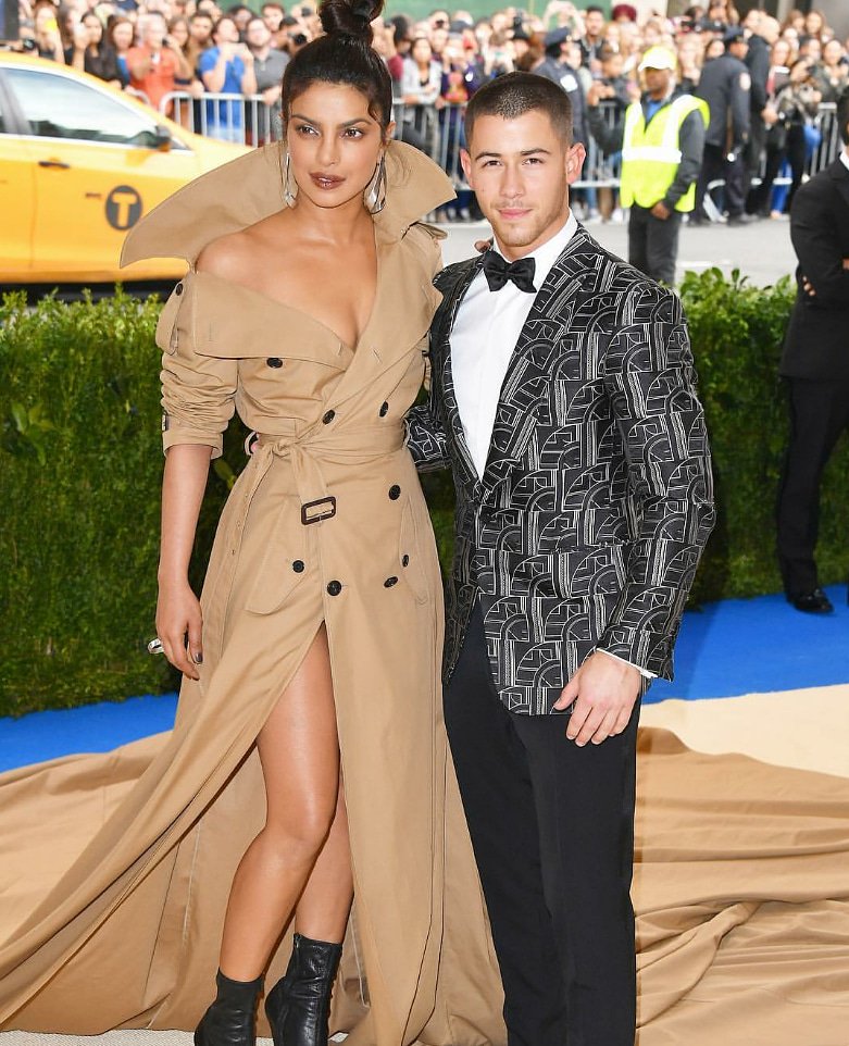 The 'IT' Couple has confirmed it! Congratulations on the engagement 💍

#priyankachopra #nickjonas #engaged #engagement #bignews #bestwishes #trufflecollectionindia
