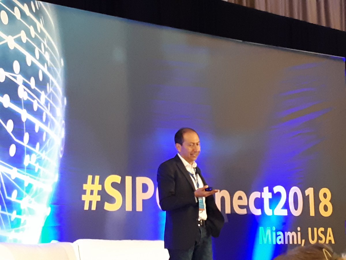 renatatater's tweet photo. .@amompotes subdirector de @ELTIEMPO comparte la estrategia de video digital en #SIPConnect2018 📱📽 https://t.co/GAibeixrZX