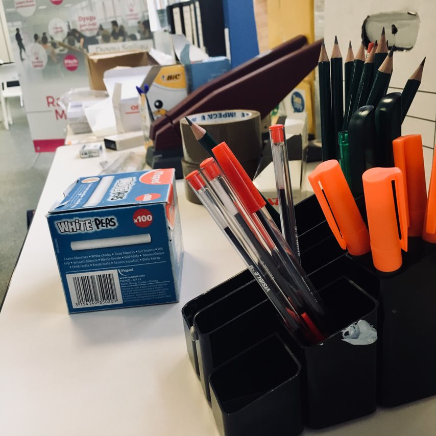 Dechreuwch baratoi am eich tymor cyntaf nôl yn y Brifysgol a chodi nwyddau ysgrifennu AM DDIM o’r amnest nwyddau ysgrifennu 📎✒️✏️📏📕 9-5pm yn ystod yr wythnos ar gampws Mount Pleasant uwchben Llyfrgell Owen <a href="/BlynCynnarUWTSD/">EarlyYearsUWTSD BlynCynnarUWTSD</a> <a href="/ArtSwansea/">Swansea College of Art UWTSD</a> @YrAthrofa <a href="/UWTSDGoGreen/">UWTSD Live Greener</a> <a href="/UWTSDlib/">UWTSDLib</a>