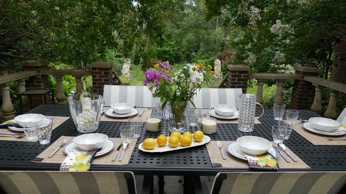 FHcasual's tweet photo. Our gorgeous acrylic glassware from Guzzini looks like real crystal - but its drop proof and made to live outside. We also love Guzzini's ice buckets, trays, salad bowls and silverware. #guzzini #acrylictableware #outdoorliving #patioliving #outdoordining https://t.co/PcQz0nOkTv