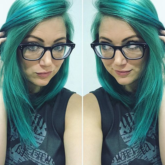 Do you ever get that overwhelming feeling like shit is just getting started? Like, when life feels like that point in a book when you just can't put it down? Yeah. That feeling. 🤘🙌
•
•
•
•
•
•#tealhair #girlsinbands #montanamusicians #nerdglasses… ift.tt/2LKb6sM