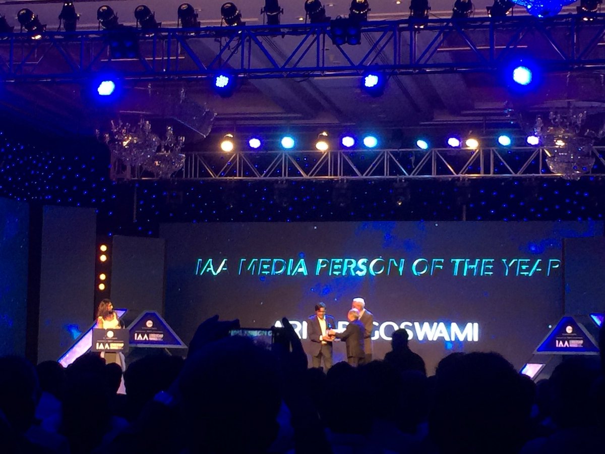 Media person of the year 😂😂#IAALeadershipAwards

Arnab me kya hai jo Ravish me nahi hai?