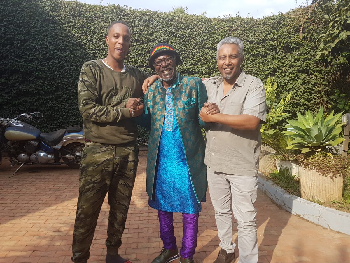 albcontact's tweet photo. #AlphaBlondy ... #AlBB 😎 ... busy with transmission of memory... https://t.co/UqmVJSZWPy