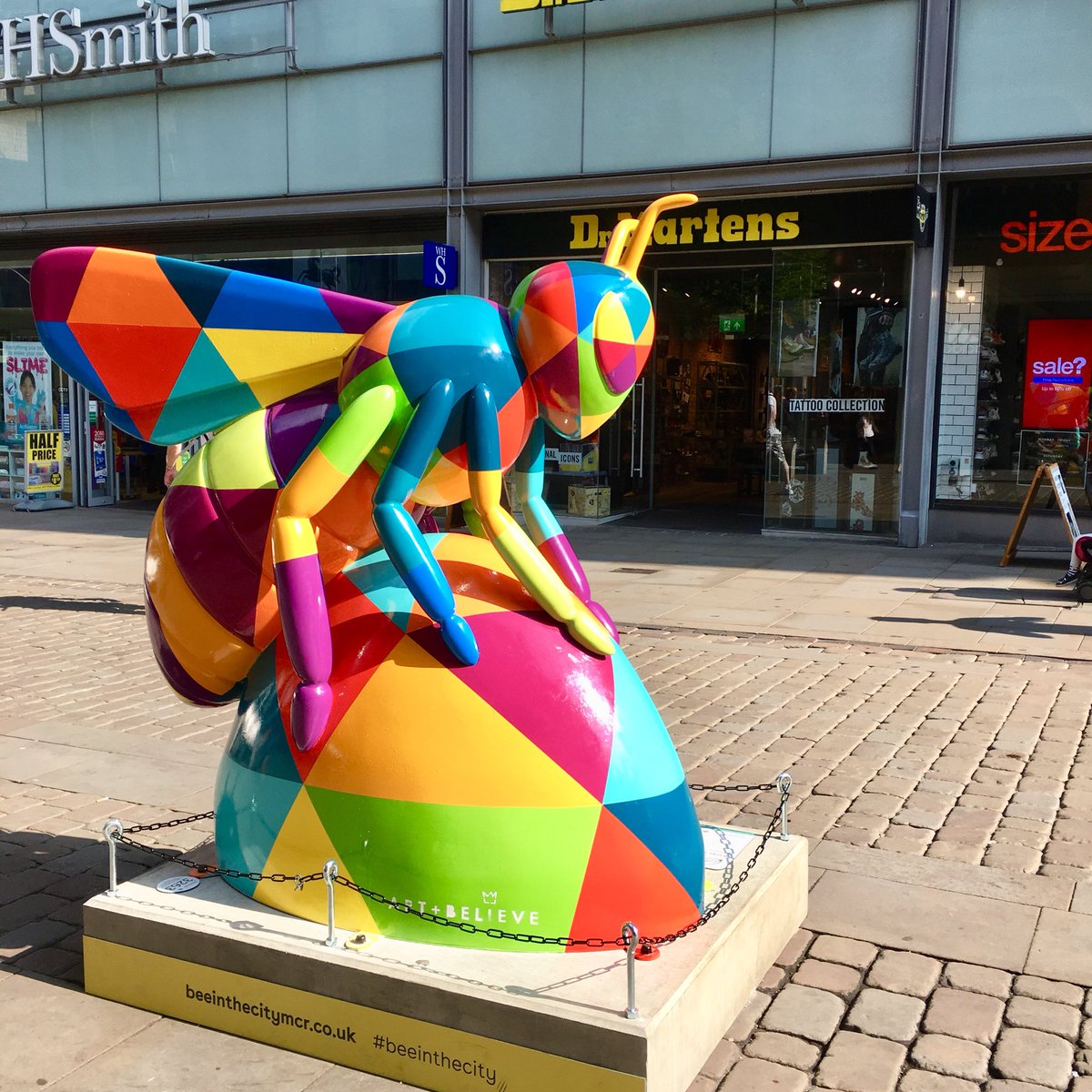 giaventi's tweet photo. Loving these Bumblebee art sculptures around Manchester! So many amazing designs 🐝🐝 #BeeInTheCity https://t.co/q8aMoWOnWH