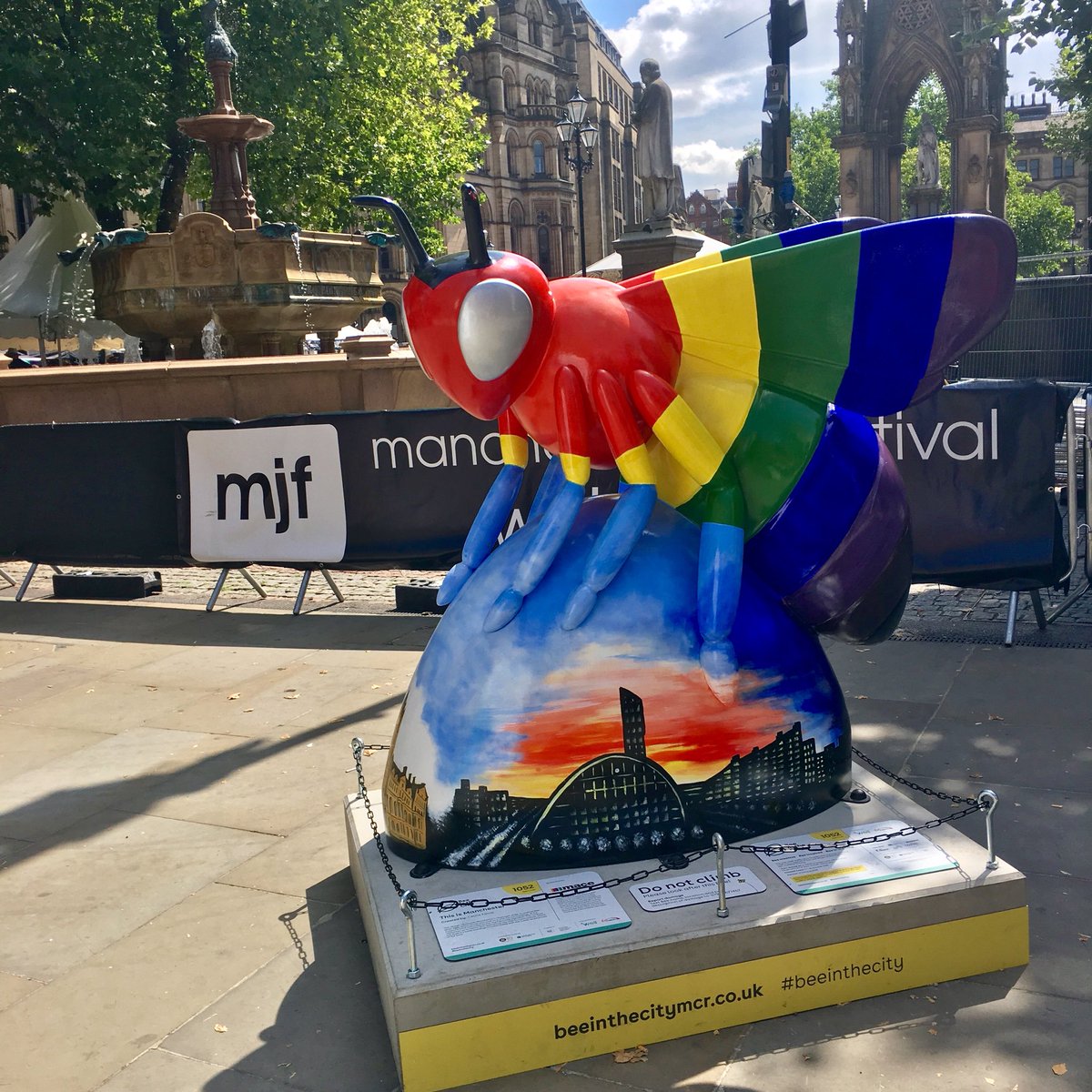 giaventi's tweet photo. Loving these Bumblebee art sculptures around Manchester! So many amazing designs 🐝🐝 #BeeInTheCity https://t.co/q8aMoWOnWH