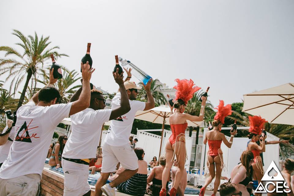 PlazaBeach_'s tweet photo. A C E S. M A R B E L L A. ♠️
.
@ACESevents return to Plaza Beach this Saturday 28/07 &amp; as always it’s looking large! 🔥 Beds are extremely limited, enquire &amp; lock yours in while you still have the chance🔒
.
.
Reservations:
📞 WhatsApp +447790700075
📩 Book@plazabeachbanus.com https://t.co/b1hDqt8CGM