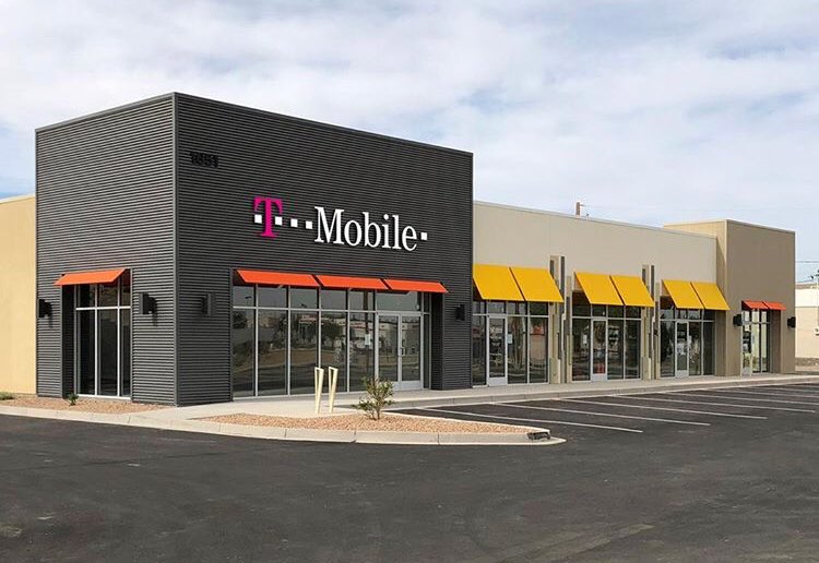 MobileOneLLC's tweet photo. π¨ NEW STORE ALERT π¨
We're pumped to announce that today is the opening of our new @tmobile location in #LosLunas! Stop by #TheShopsAtMainStreet to check out all the latest deals & products now! #M1PeopleFirst https://t.co/HncPxpFSug