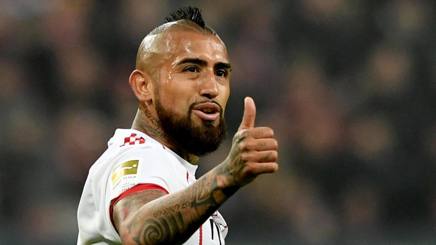 Gazzetta_it's tweet photo. VIDEO #Inter, non solo #Vrsaljko, in mezzo sale #Vidal di #Stoppini @GiuliaStronati https://t.co/9xlTy9ntZJ #calcio #news https://t.co/XiKoeZRphW