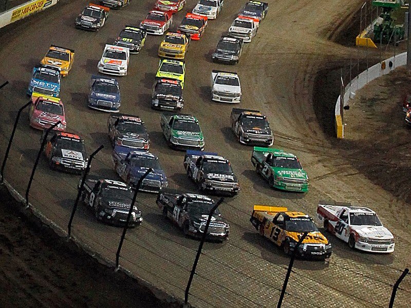 NAORiRacing's tweet photo. #NAORFlashbackFriday 
Last season’s Eldora race was broken into 3 25 lap heats. Heat A &amp; B winners were eliminated to insure 3 different winners. Those winners were:
Heat A: @Braden45MC 
Heat B: @BaritoneBoss14 
Heat C: @Chesesbuger 

Tomorrow’s race will have no heats. https://t.co/MpEm8Qnzmy