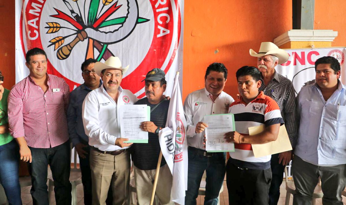 SEDAGRO_HIDALGO's tweet photo. Esta tarde el Srio. @Car_Muniz visita el Municipio de #Huejutla, para entregar a nombre del @gobiernohidalgo de @omarfayad Oficios de Autorización de apoyos de los programas de #Concurrencia y del #PIMAF. #CNC
#HidalgoCreceContigo https://t.co/9FvjGrqjSr