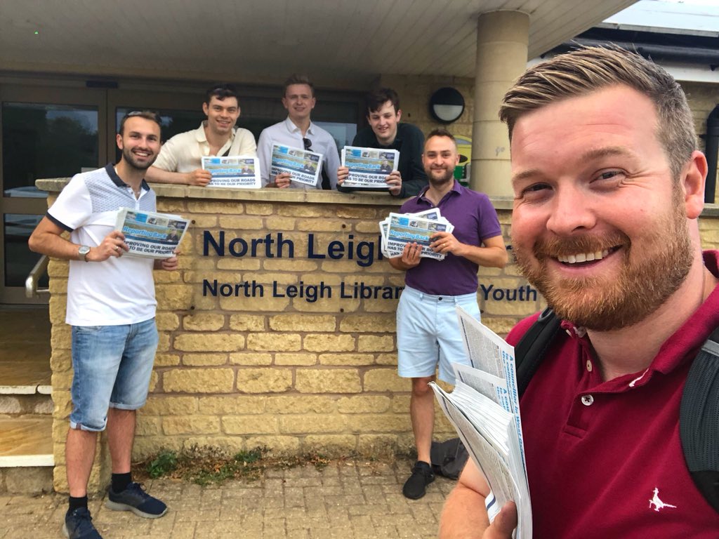 _LiamWalker_'s tweet image. A strong 💪🏻 team out helping me deliver my ‘Reporting Back’ newspaper to the residents of #NorthLeigh. Now for a pint with the team at The Woodman pub 🗞 🍺