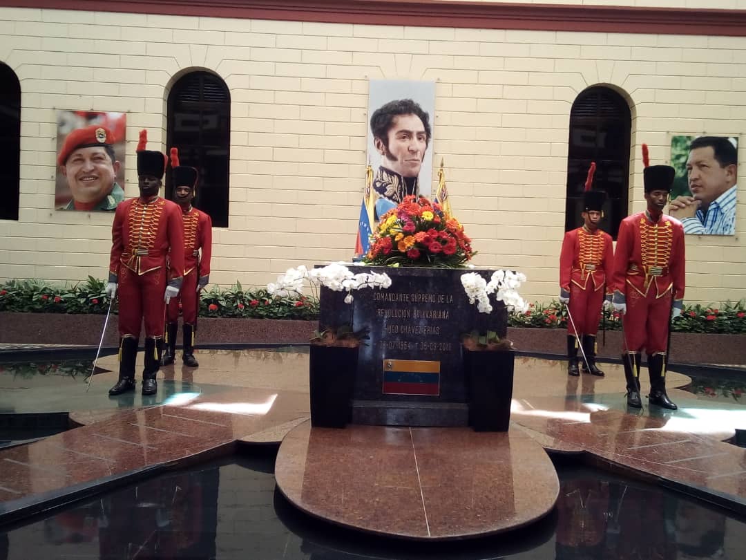 salainass's tweet photo. Adultas y adultos mayores del #INASS rinden un sentido homenaje al Comandante Eterno Hugo Chávez en el #Cuartel4F #9naFeriaDelLibroCcs @gladysrequena @DPresidencia @NicolasMaduro @ANC_ve https://t.co/kpqwkVfS7e