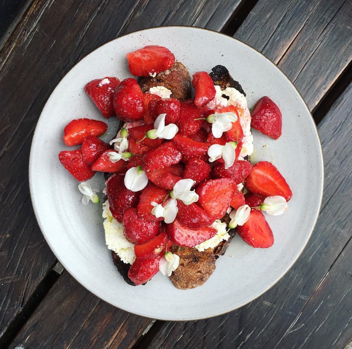 Oregon strawberries on toast @CoquinePDX 📷 by @jenlikestoeat via Instagram #oregonstrawberries #toast #fancytoast #pdxeats