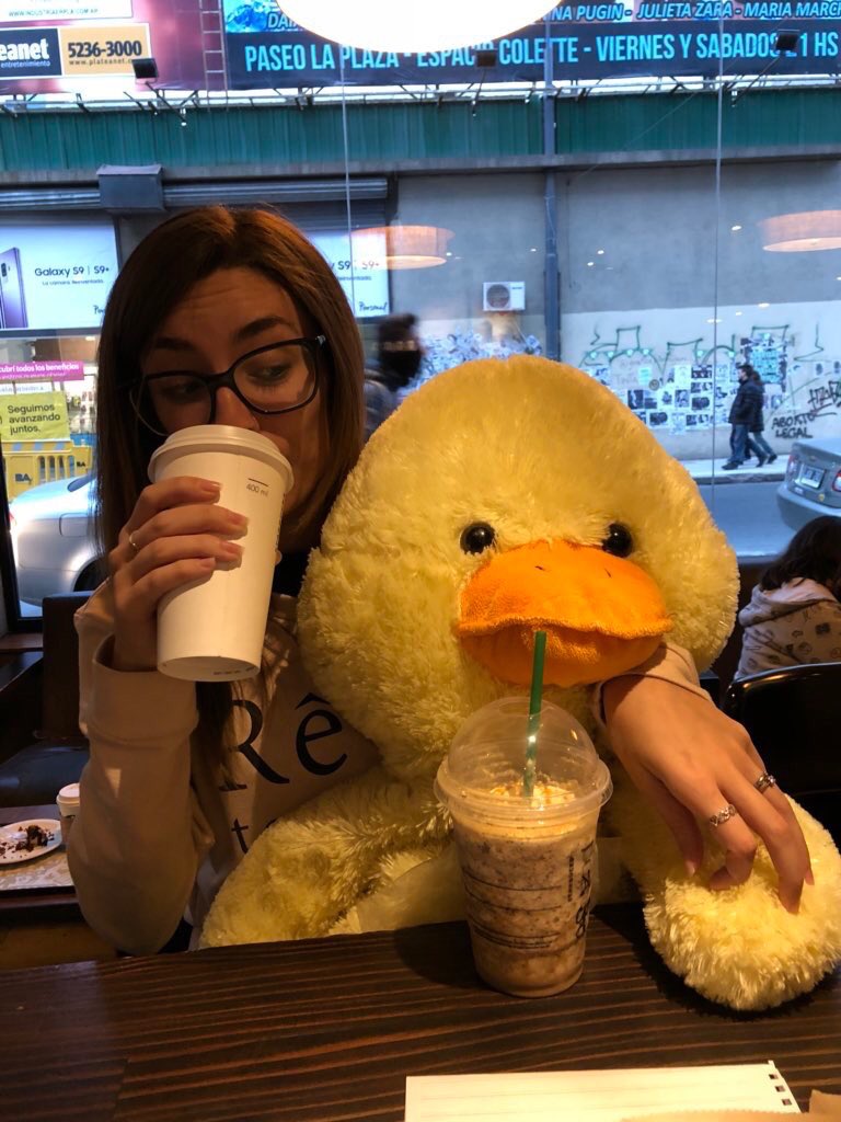 SrtLyna's tweet photo. Una merienda normal 😑 https://t.co/P72KaIqkx2
