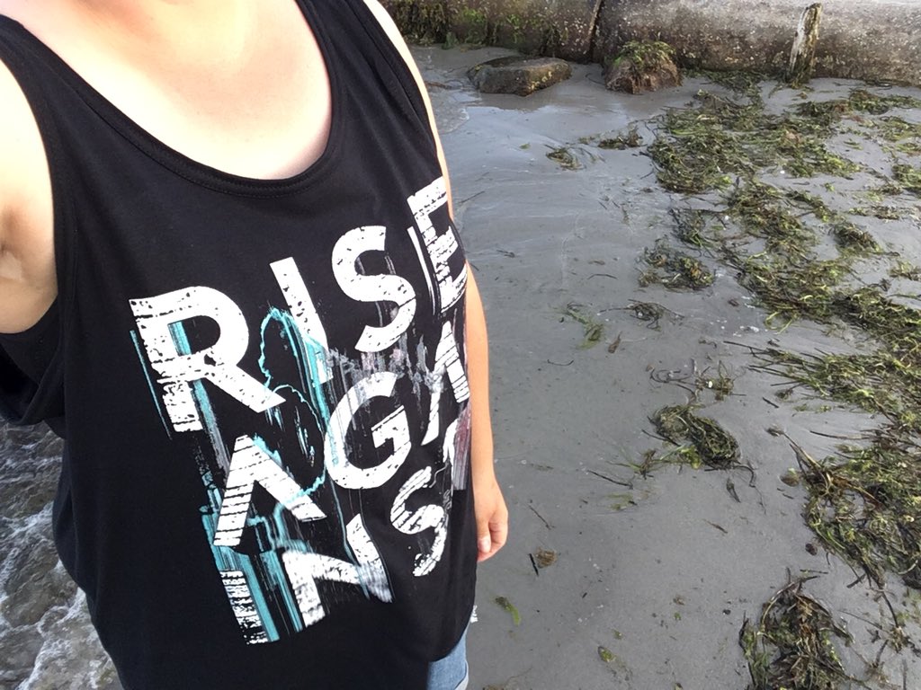 Samweis1900's tweet photo. Introducing my new @riseagainst shirt to the world ❤️ nice way to celebrate the release of the wonderful #ghostnotesymphonies 

#riseagainst #beachtime https://t.co/LskjlVkViK