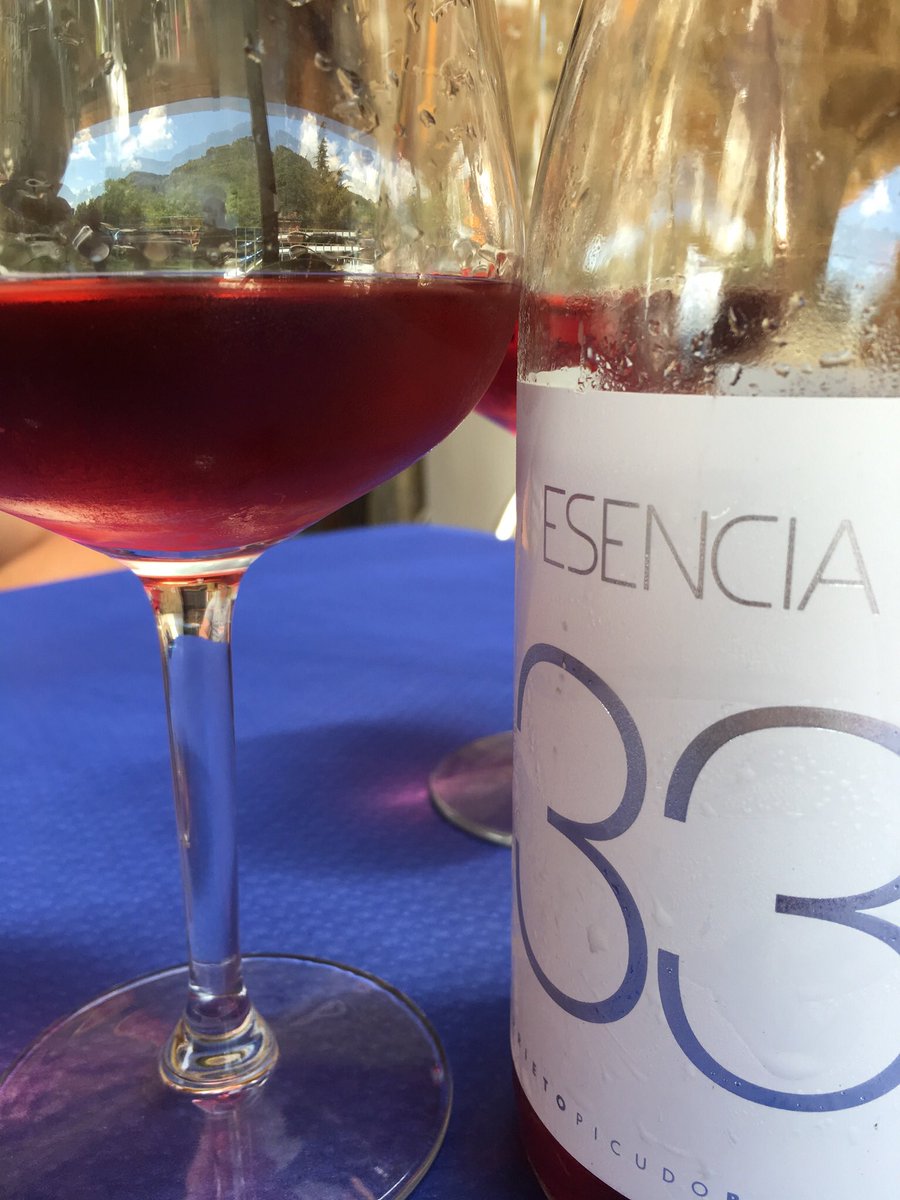 BodegasMeoriga's tweet image. Ven a visitar nuestro stand y conoce nuestras elaboraciones en la #FeriaVinoCoyanza18 en @ValenciaDeDJuan este fin de semana. Estamos en el Jardín de los Patos, junto al castillo. 
#BodegasMeoriga Denominación de Origen #TierraDeLeon #DOleon #PrietoPicudo #Albarin