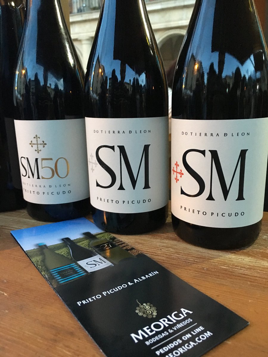 BodegasMeoriga's tweet image. Ven a visitar nuestro stand y conoce nuestras elaboraciones en la #FeriaVinoCoyanza18 en @ValenciaDeDJuan este fin de semana. Estamos en el Jardín de los Patos, junto al castillo. 
#BodegasMeoriga Denominación de Origen #TierraDeLeon #DOleon #PrietoPicudo #Albarin
