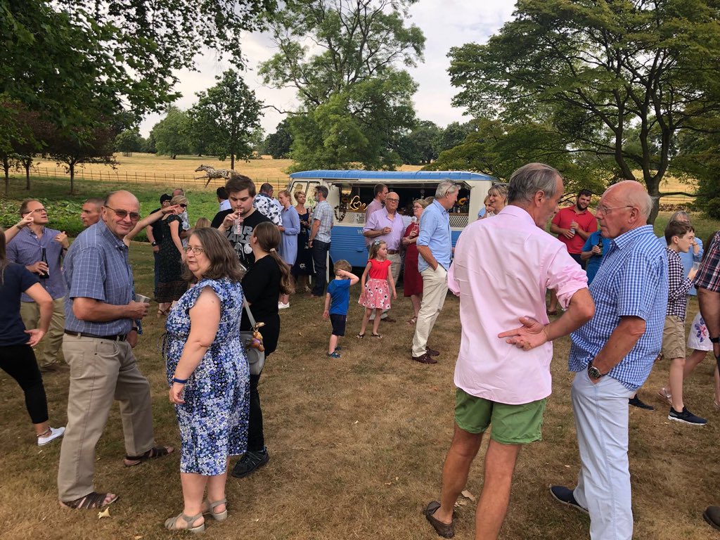 Prosecco_Love's tweet photo. A wonderful evening @OverburyEnt garden party the fizz was flowing and the Aperol went down a treat. @sammymartin36 was a star barmaid 🍾🍹🥂🍸
#overbury #gablerow #gardenparty #cotswolds #proseccolove #aperol #fizz https://t.co/Olkb9GWjYA